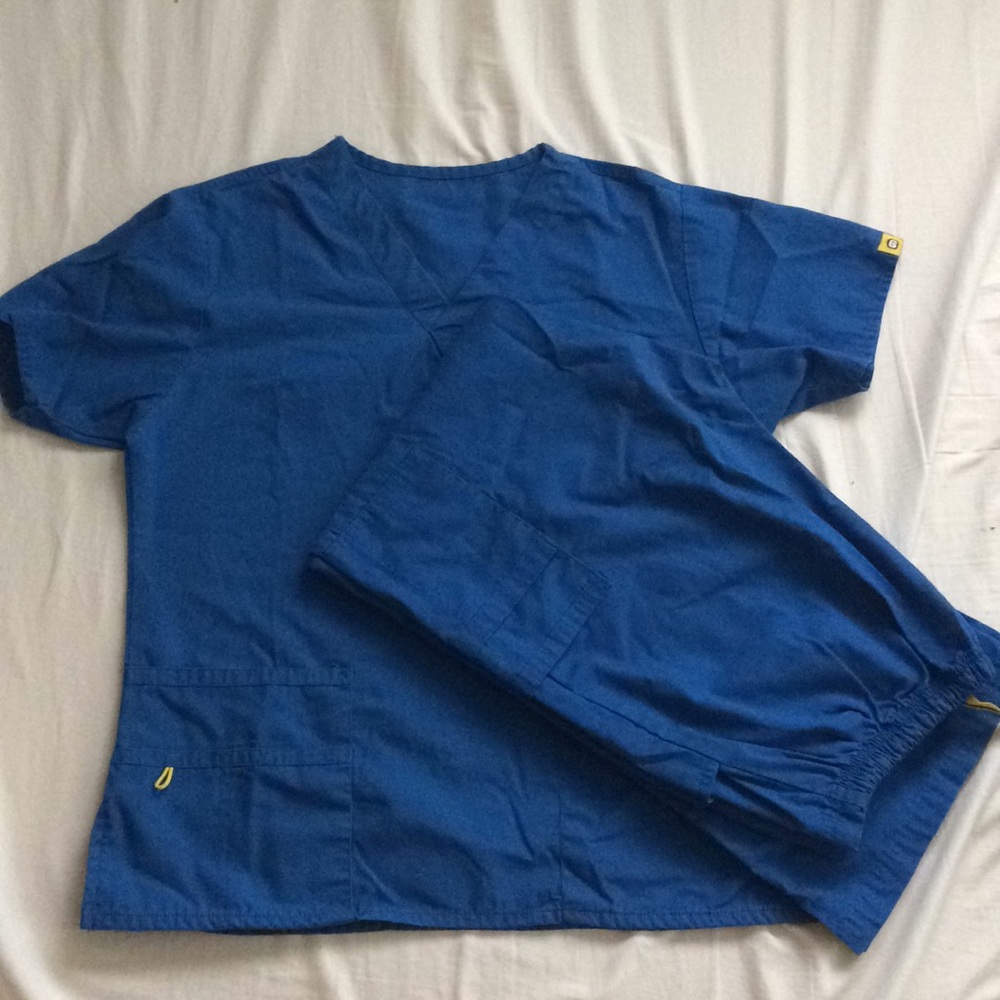 Royal blue // Scrubs // Wink